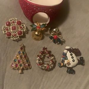 A lot of 6 Holiday pins/ Broaches